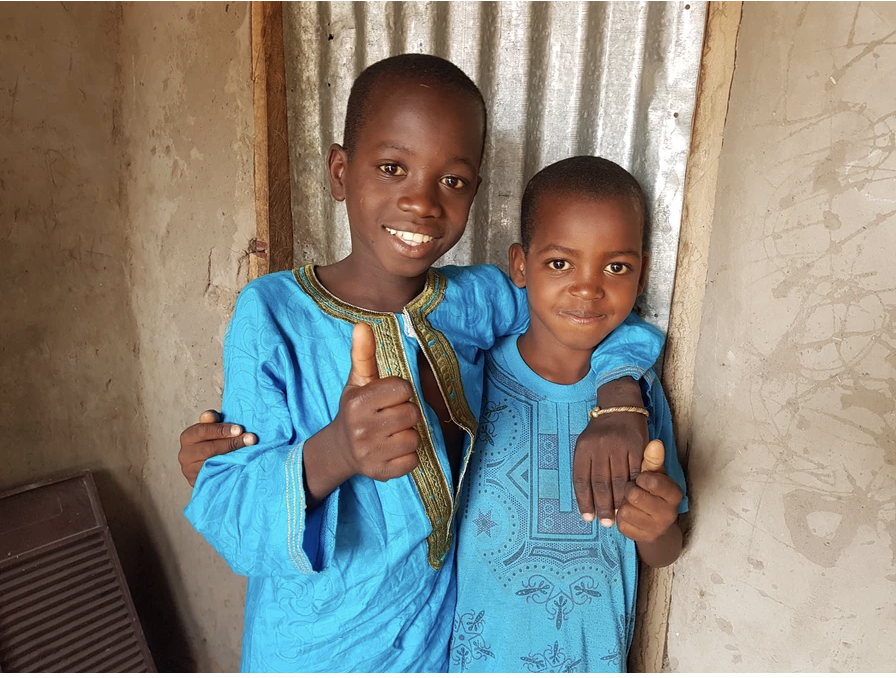 Onderwijs betalen voor kinderen in Gambia